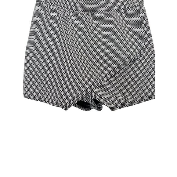 BOO HOO Size 4 Striped High-Waisted Women's Short -  Black & White - Picture 6 of 12